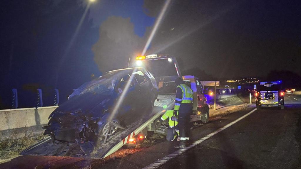 Un coche siniestrado en la A-4.