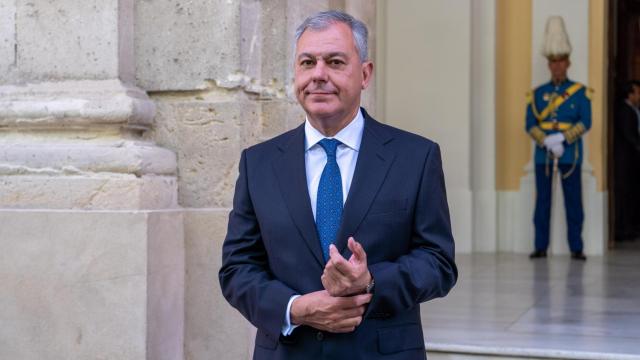 José Luis Sanz, en la puerta del Ayuntamiento el día de su toma de posesión.