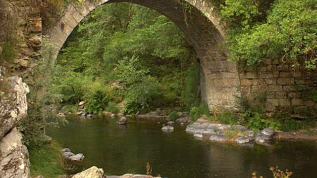 Puente sobre el río Deza, Carboeiro