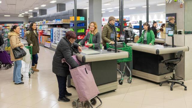 Interior del supermercado Mercadona ubicado en Algemesí (Valencia). EE