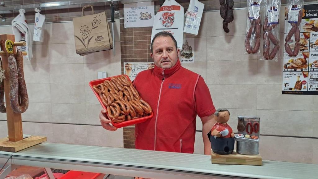 Roberto en su carnicería