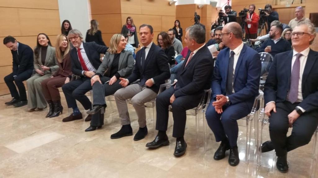 El consejero de Presidencia, Marcos Ortuño, este martes, junto al resto de integrantes del Gobierno de la Región de Murcia.