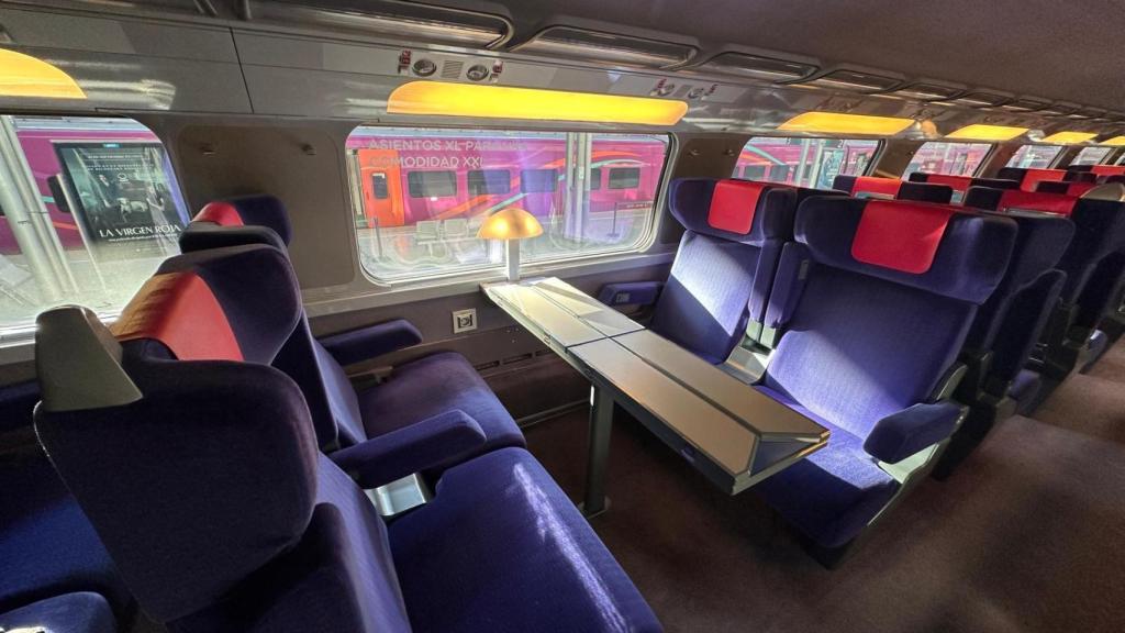 Una de las salas del tren de Ouigo, en su planta superior.