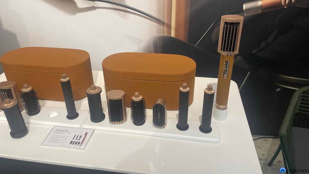 El secador AirStyle Pro con sus accesorios.