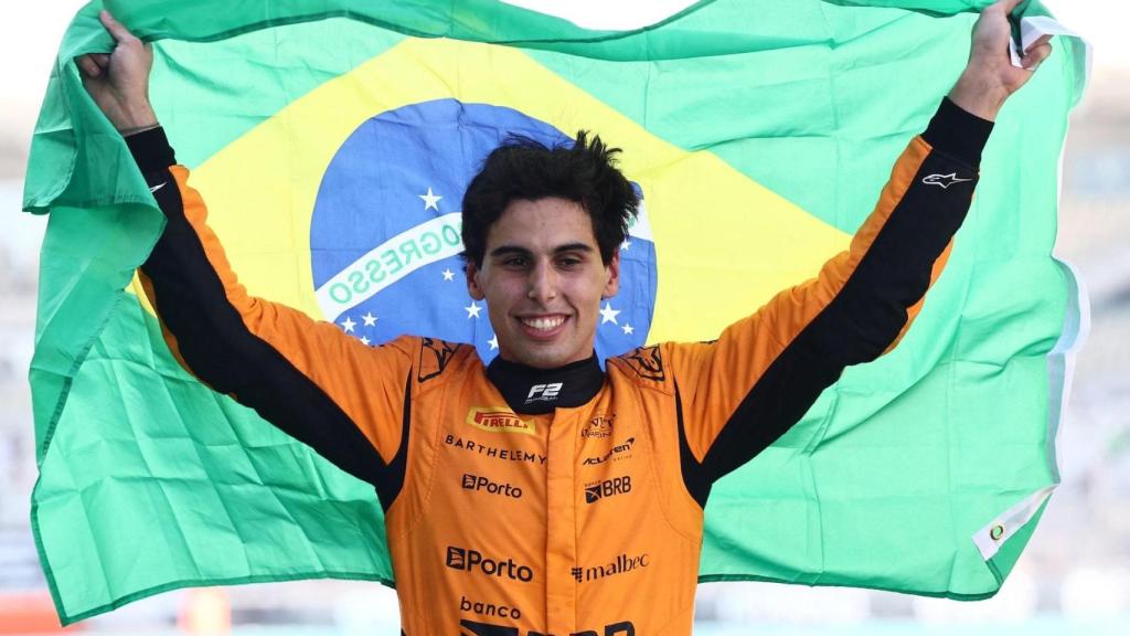 Gabriel Bortoleto celebra su título de Fórmula 2 2024