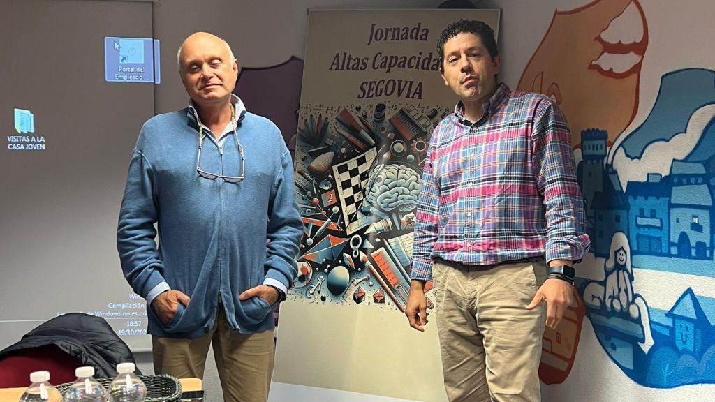 Pepe Pérez y Félix Ruiz, durante una charla sobre altas capacidades en Segovia.
