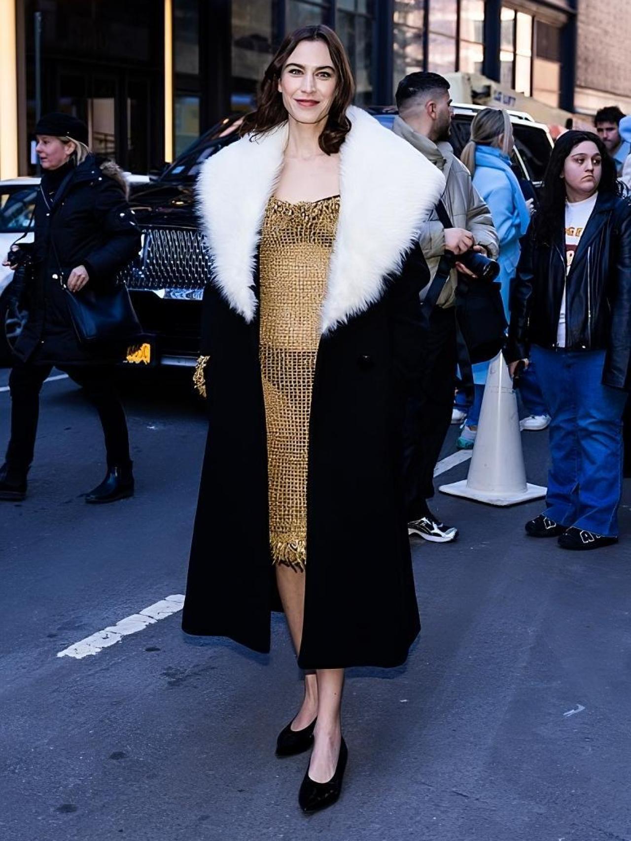Alexa Chung, en el 'front row' del desfile.