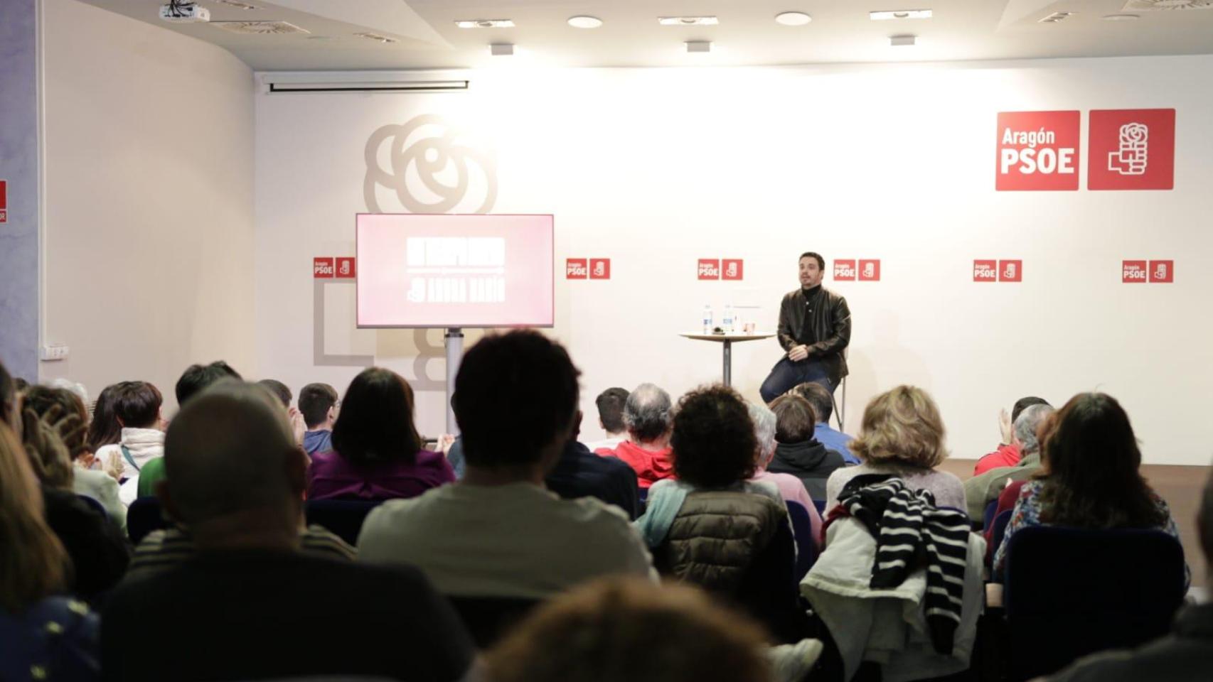 Villagrasa ha mantenido un encuentro en la sede del PSOE con unos 150 militantes