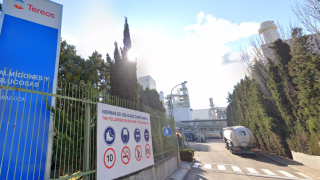 La entrada a la fábrica de Tereos en el barrio del Picarral, en Zaragoza.