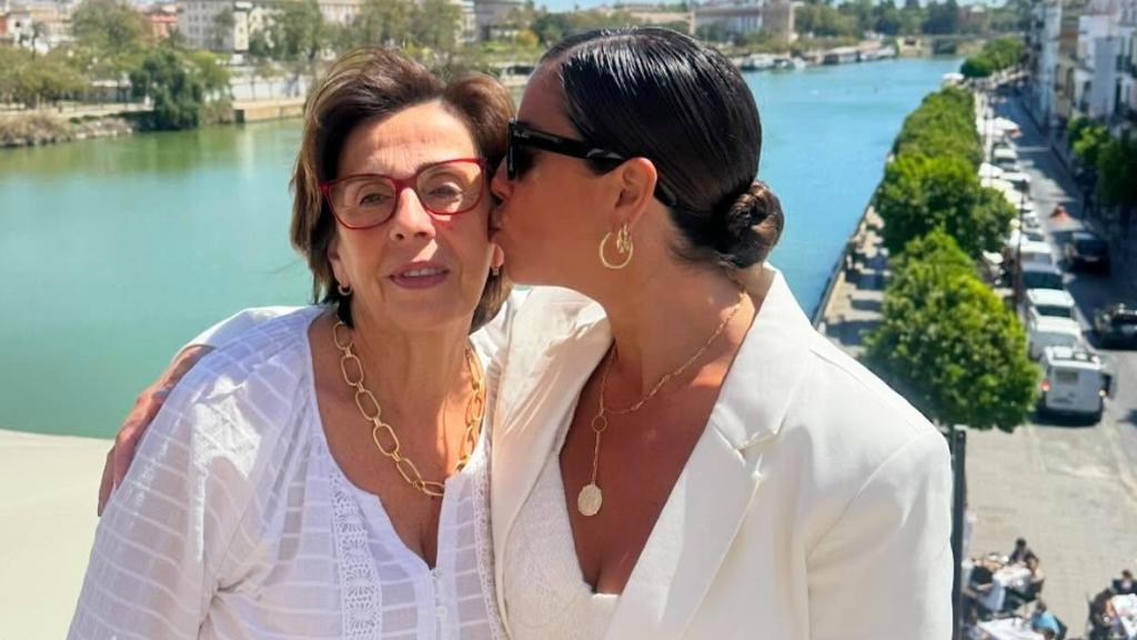 Anabel Pantoja junto su madre, Mercedes Bernal García, en una imagen de sus redes sociales.