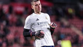Andriy Lunin, durante un calentamiento con el Real Madrid