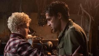 Julia Garner y Christopher Abbott en 'Hombre lobo' (Leigh Whannell, 2025)