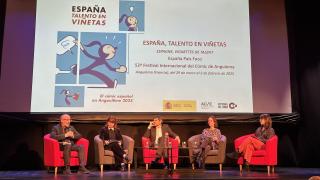 Presentación del programa de España como país invitado en el Festival de Cómic de Angulema. De izda. a dcha.: Alejandro Casasola, pte. de la Sectorial del Cómic; María José Gálvez, directora general del Libro, del Cómic y de la Lectura; el ministro de Cultura, Ernest Urtasun; la directora de programación de AC/E, Inmaculada Ballesteros; y la autora Aneke. Foto: F. D. Q.