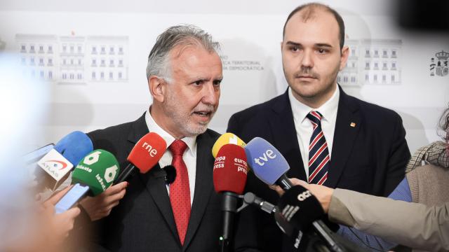 El ministro de Política Territorial y Memoria Democrática, Ángel Víctor Torres , y el conseller de Presidencia de la Generalitat de Catalunya, Albert Dalmau.