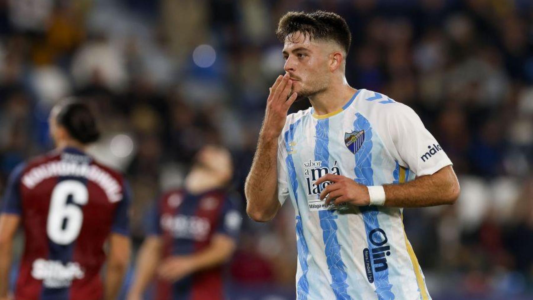 Dani Lorenzo celebra un gol con el Málaga CF