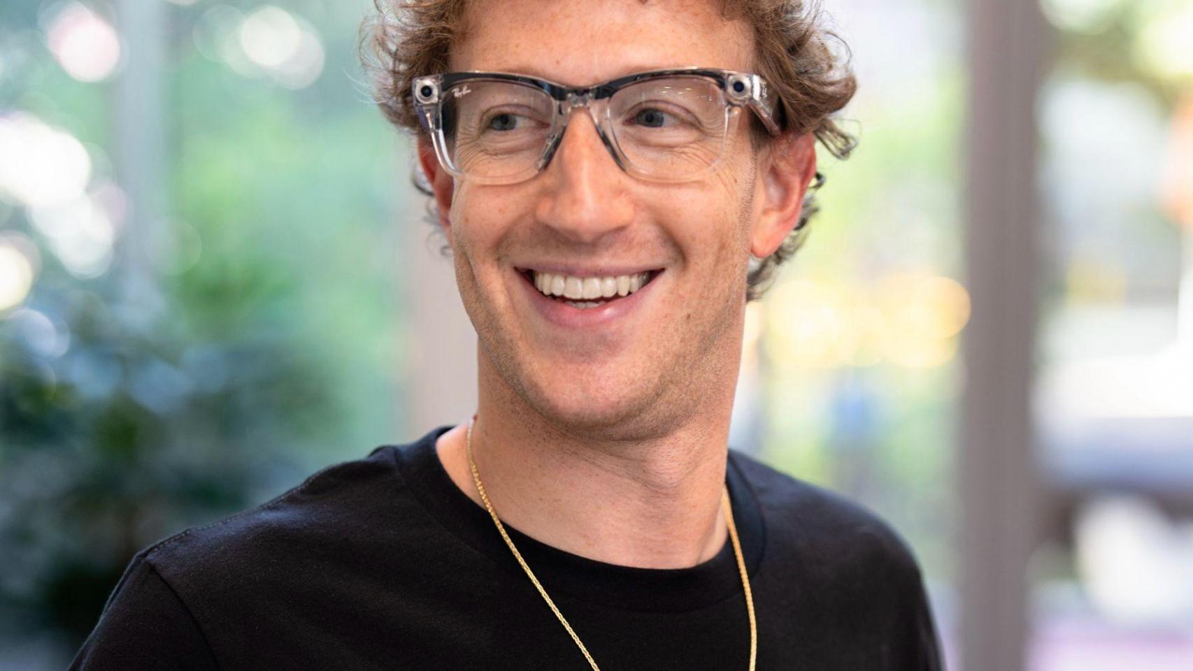Mark Zuckerberg, CEO de Meta, con sus gafas inteligentes.