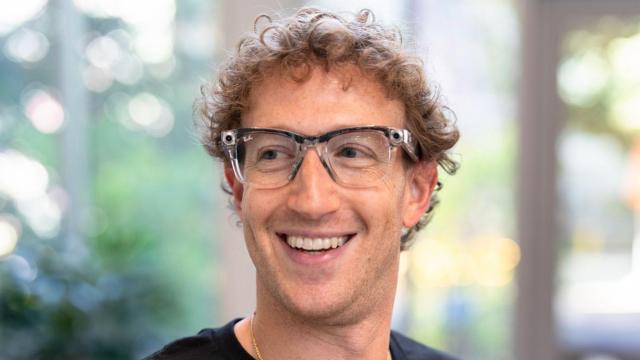 Mark Zuckerberg, CEO de Meta, con sus gafas inteligentes.