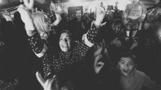 Palestinos celebran el alto el fuego este miércoles.