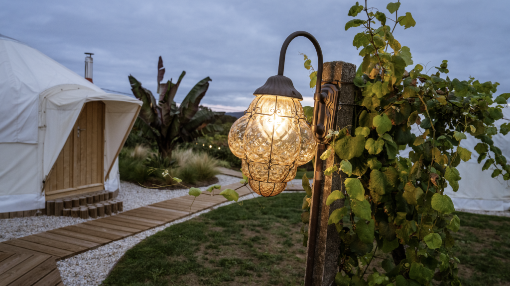 Exterior de la zona de yurtas.