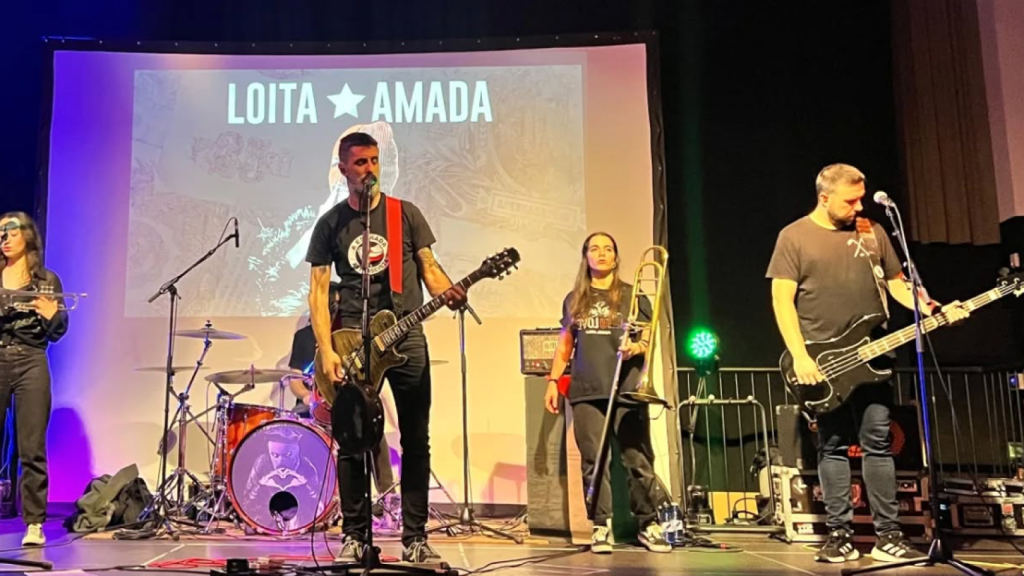 Loita Amada actúa este viernes en Santiago.