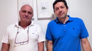 Pepe Pérez (i.) y Félix Ruiz (d.), los psicólogos y educadores al mando del Centro Ayalga, en Gijón (Asturias).