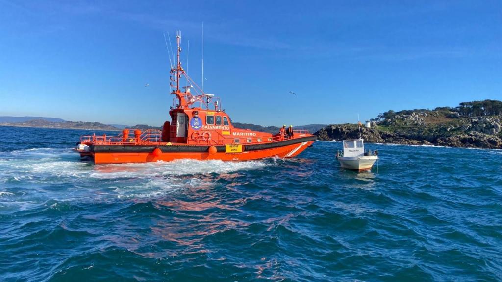 Encontrado el cadáver de un marinero en la cubierta de su embarcación en Cangas (Pontevedra)