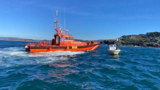 Encontrado el cadáver de un marinero en la cubierta de su embarcación en Cangas (Pontevedra)