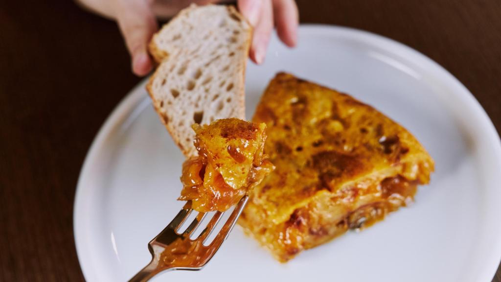 La tortilla con cebolla confitada de Alto Bardero.
