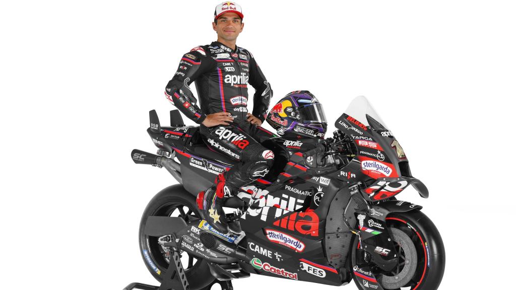 Jorge Martín luce con su nueva moto en la presentación de la marca italiana.