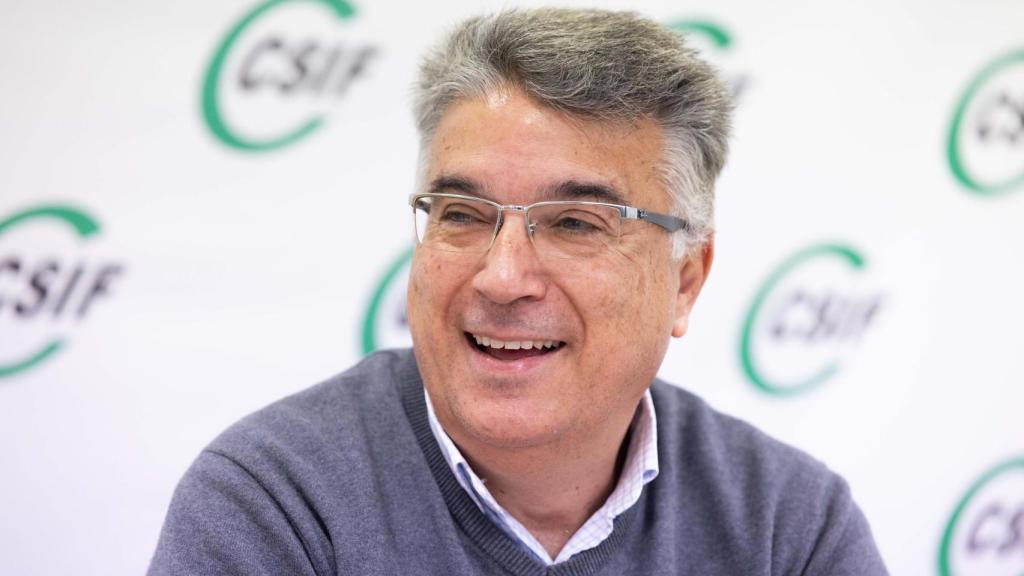 Enrique de la Rosa se jubila y se despide del servicio público después de varias décadas.