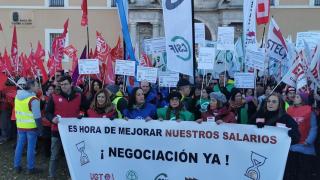 Las organizaciones sindicales se concentran ante la Consejería de Educación