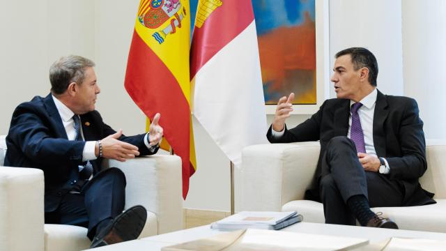 Pedro Sánchez y Emiliano García-Page, en una reunión en la Moncloa, el pasado mes de octubre.