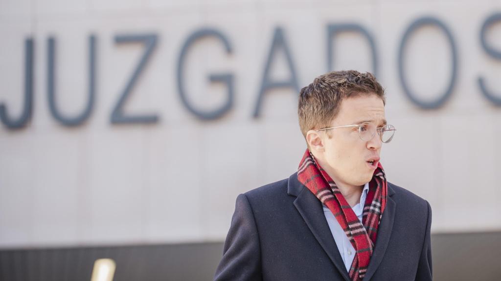 El exdiputado y exportavoz de Sumar, Íñigo Errejón, este jueves a su salida del Juzgado.