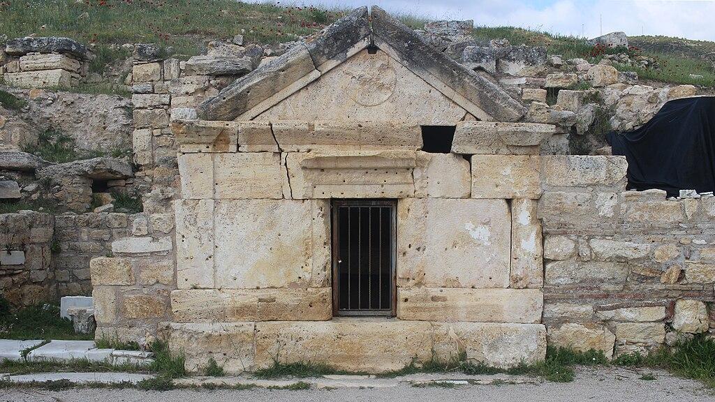 Tumba romana en Hierápolis atribuida al apóstol Felipe.