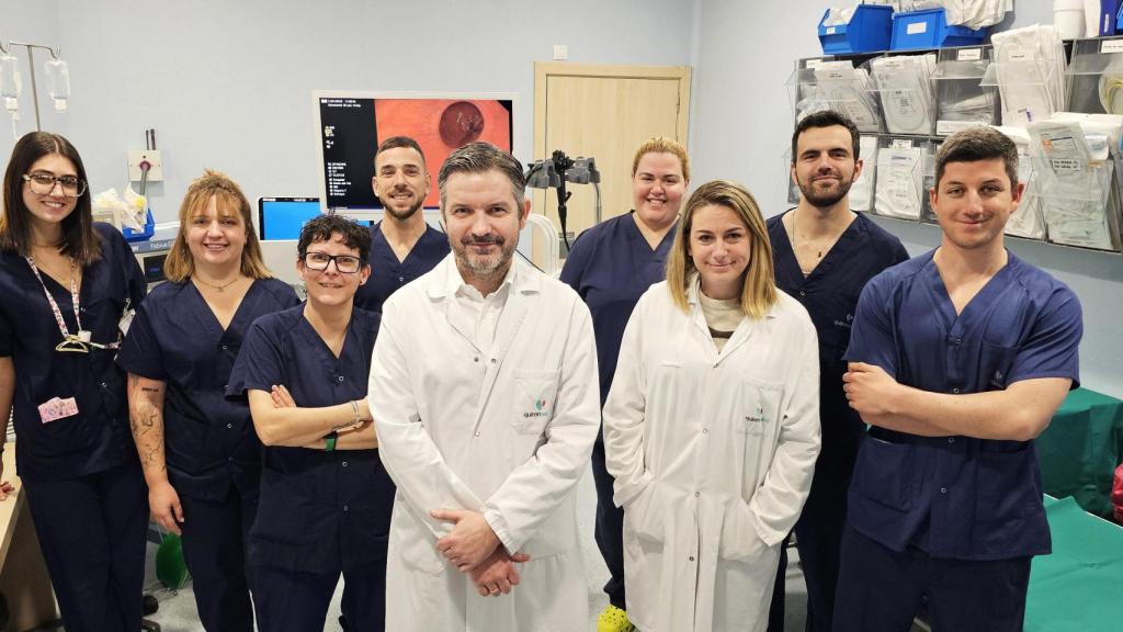 El doctor Casais y equipo de Digestivo Colonoscopia QS Málaga.