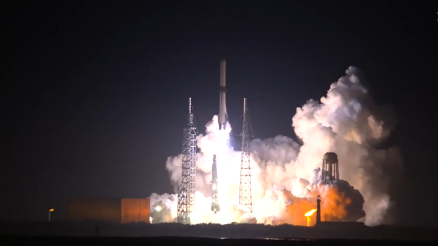 El cohete New Glenn despega con éxito por primera vez