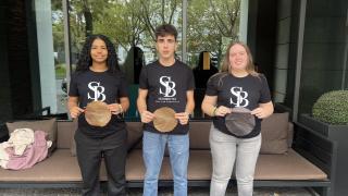 Integrantes de Skomb-by-tex, el innovador proyecto coruñés que crea cuero sintético y vegano a partir de un hongo