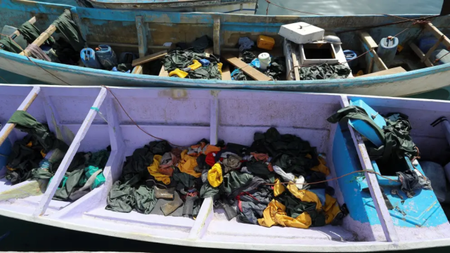 Imagen de archivo de un cayuco rescatado por Salvamento Marítimo en Canarias.