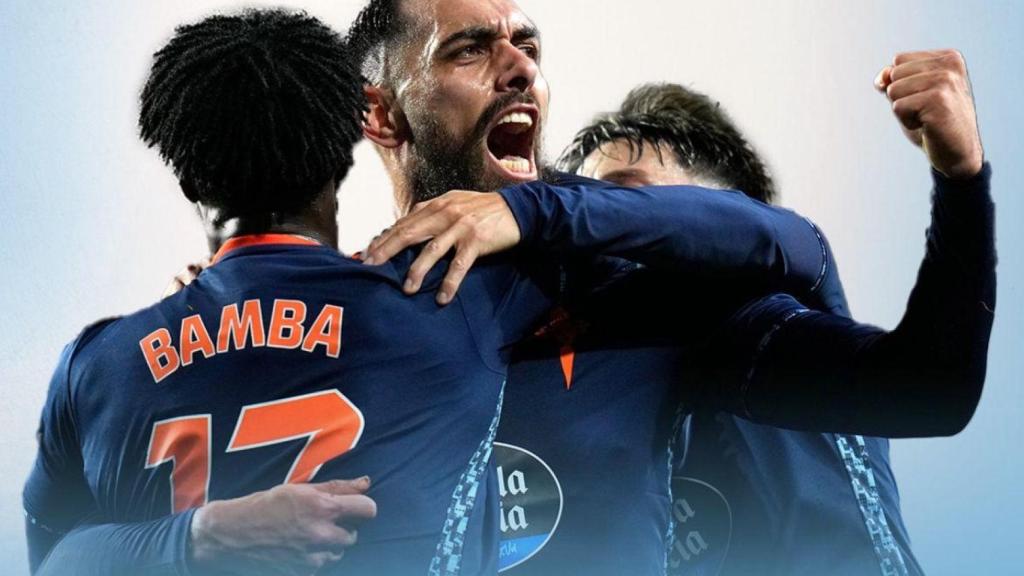 Borja Iglesias junto a sus compañeros del Celta.