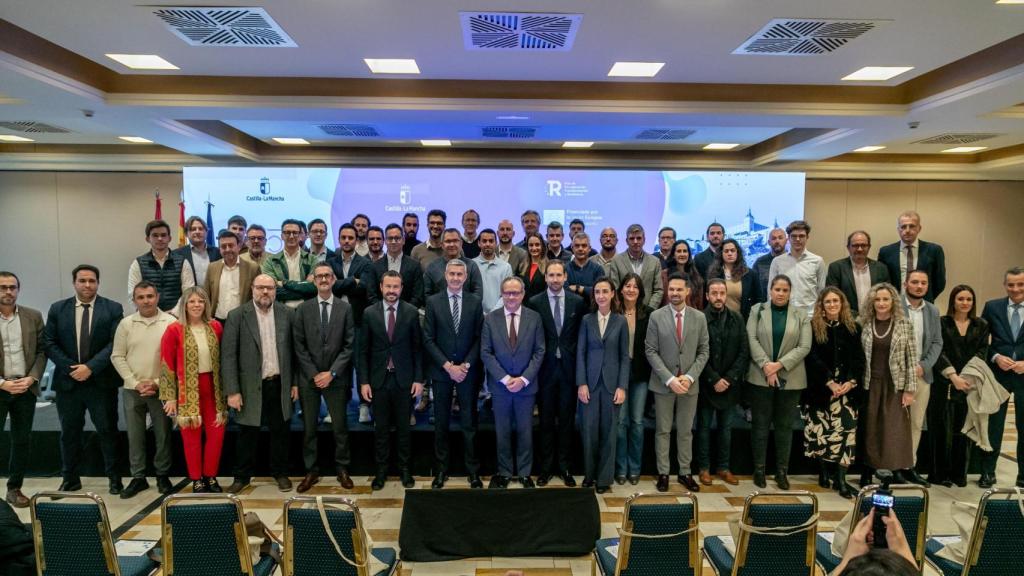 Foto de familia en la presentación del proyecto FiveCLM.