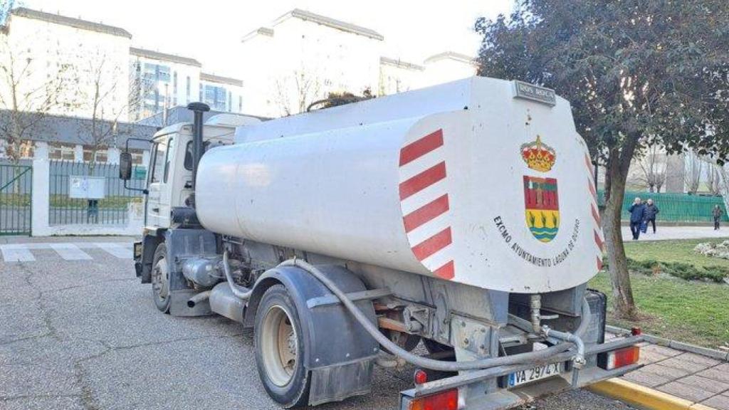Camión del Ayuntamiento de Laguna de Duero para abastecer con agua no potable