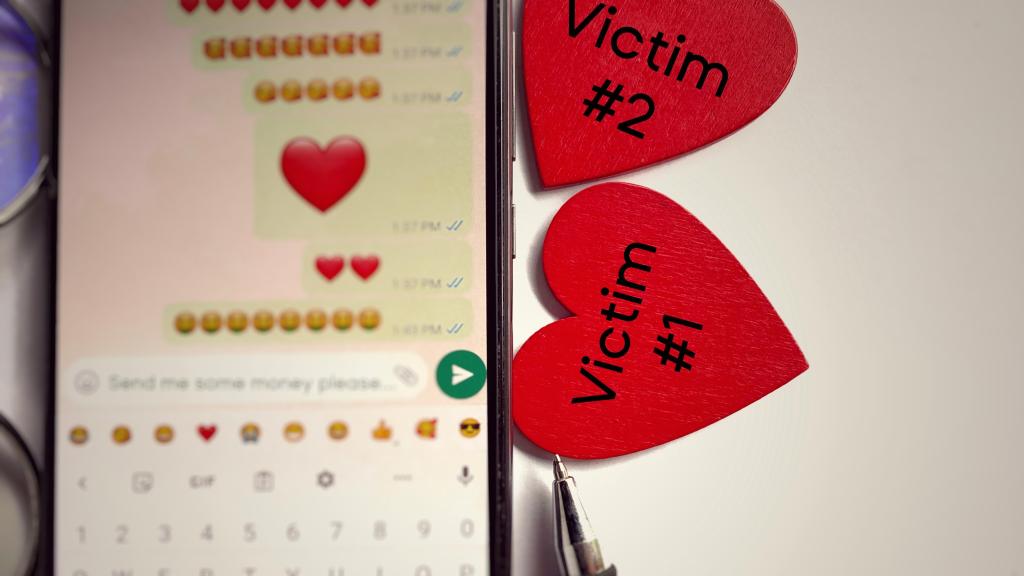 Se bombardea con mensajes de amor a varias víctimas a la vez.