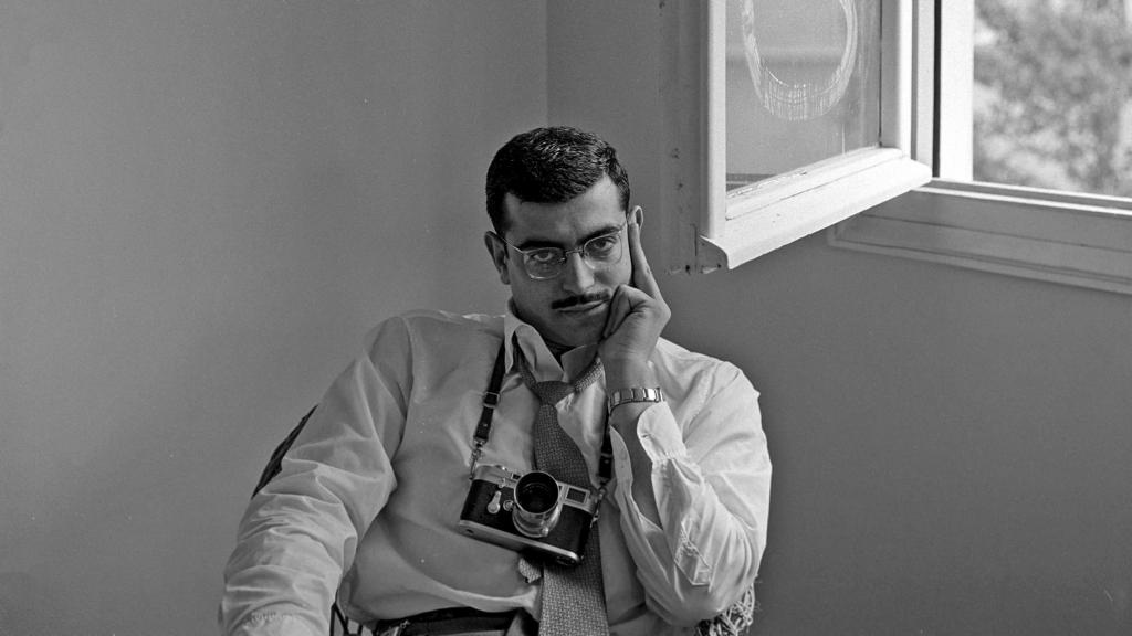 Ramón Masats fotografiado por Francisco Gómez en 1958. Foto: Cortesía de Foto Colectania