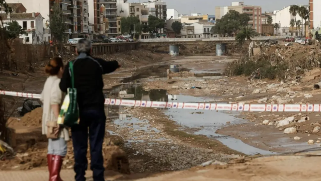 Vista del barranco del Poyo, donde el caudal fue hasta siete veces el del río Ebro. Efe / Biel Aliño