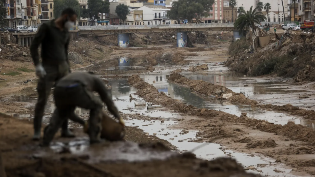 Vista del barranco del Poyo tras la riada del 29 de octubre. Efe / Biel Aliño