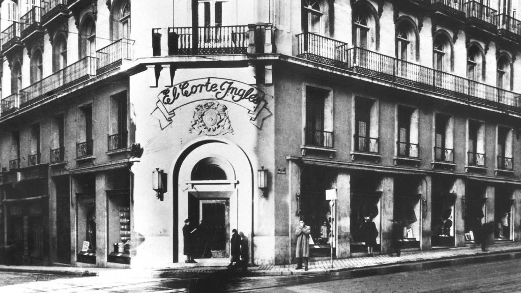 Nuevo edificio de El Corte Inglés en calle Preciados, 3 , construido en 1940.