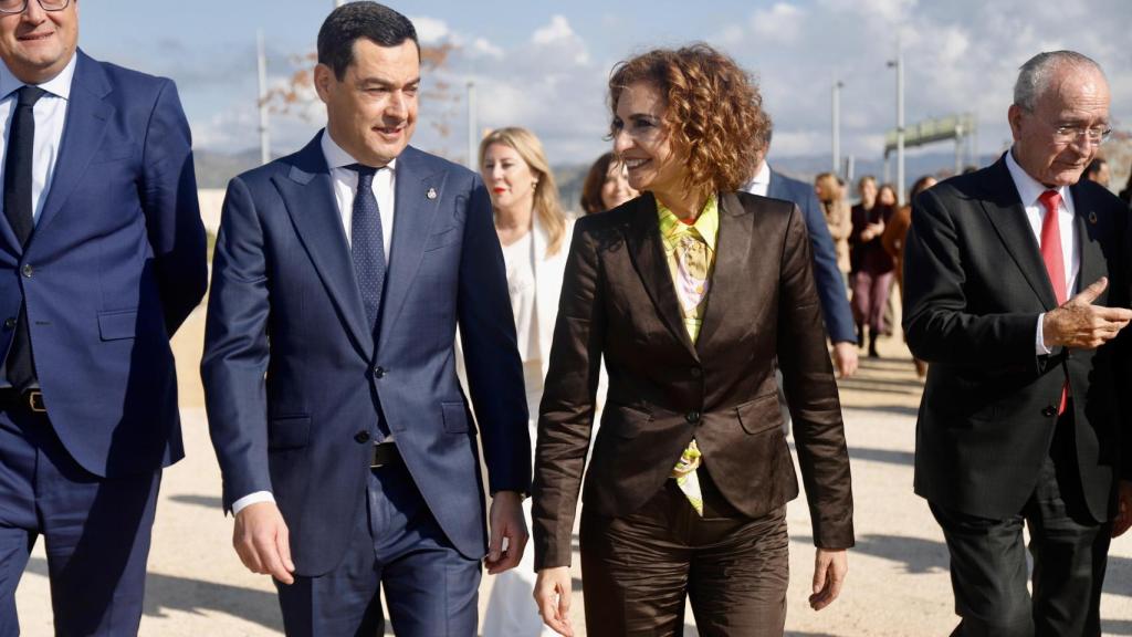 María Jesús Montero y Juanma Moreno, en su primer acto institucional juntos desde que la vicepresidenta presentó su precandidatura.