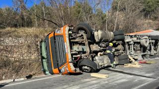 Vuelco de un camión en la N-230 en Huesca