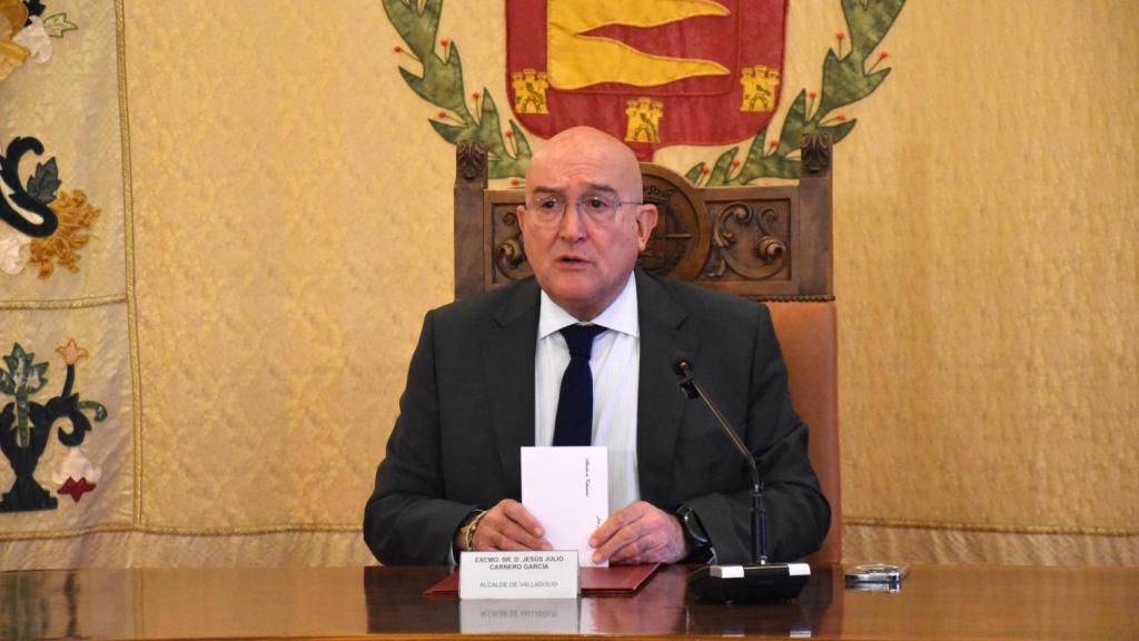 El alcalde de Valladolid, Jesús Julio Carnero, informa sobre la marcha de Ryanair de Villanubla