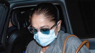 Isabel Pantoja llegando al hospital donde se encuentra ingresada la hija de Anabel.